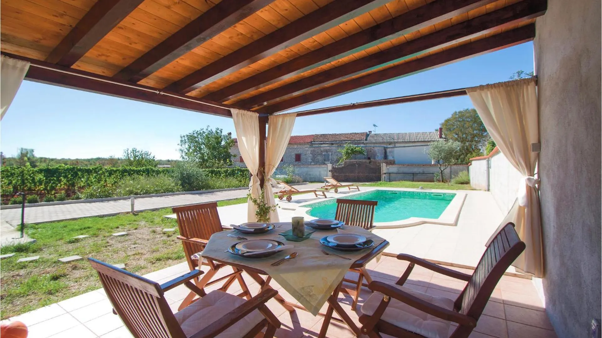 Stunning Home In Cukrici With Wifi 0*,